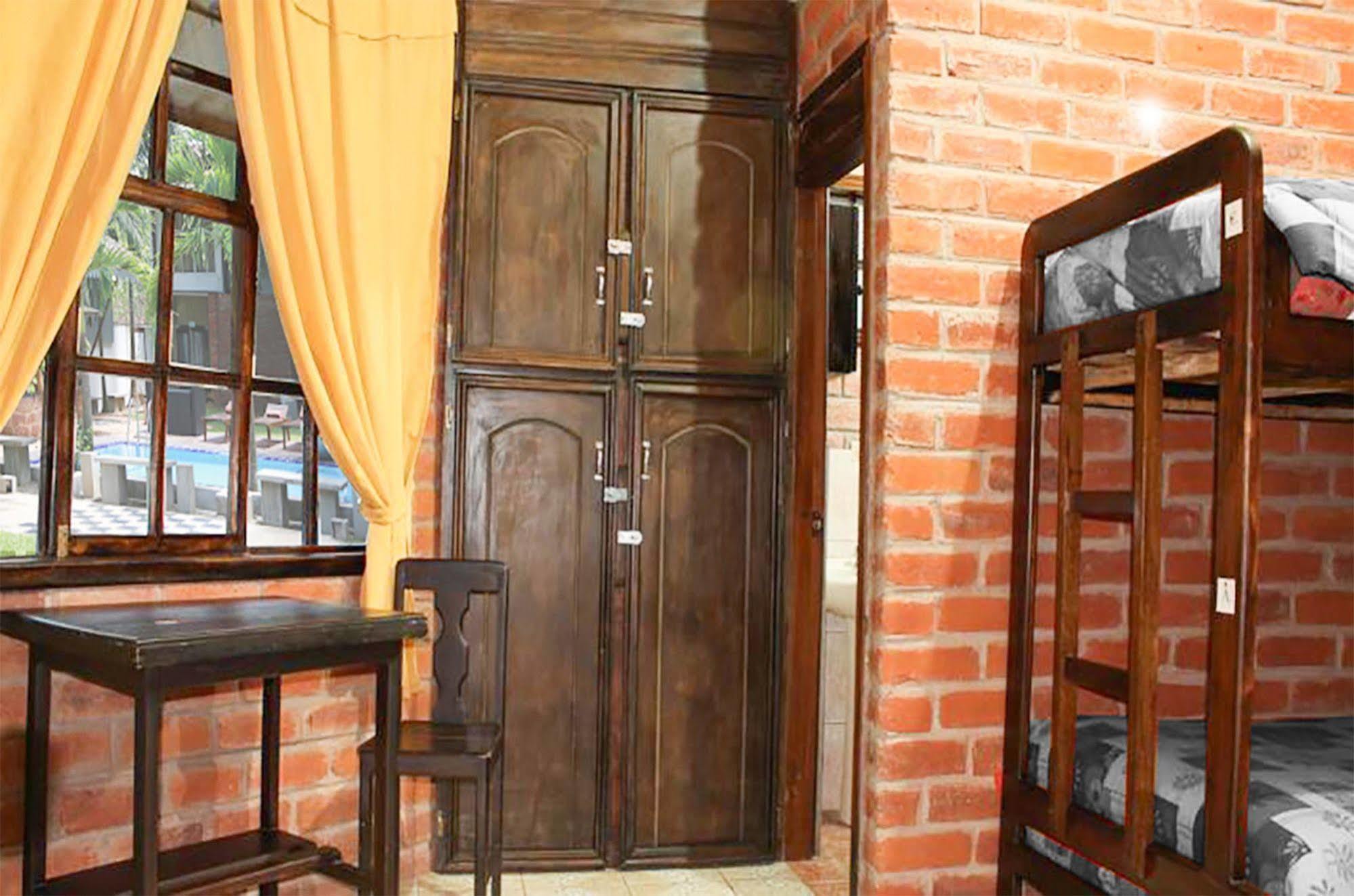 Hostel City Hub Colombo Airport Katunayaka Ngoại thất bức ảnh